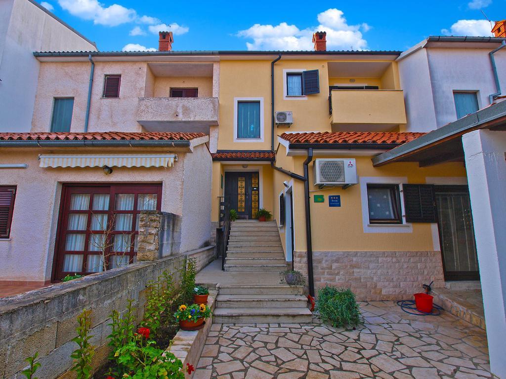 Family Friendly Apartment 946 Pula Luaran gambar